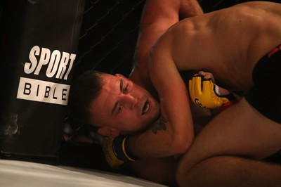 290918 - Cage Warriors 97 - Cardiff's Kris Edwards (Grey shorts) v Brian Bouland (Black shorts) - 