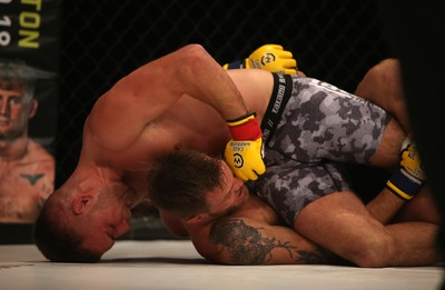 290918 - Cage Warriors 97 - Cardiff's Kris Edwards (Grey shorts) v Brian Bouland (Black shorts) - 