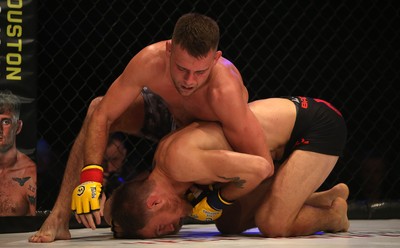 290918 - Cage Warriors 97 - Cardiff's Kris Edwards (Grey shorts) v Brian Bouland (Black shorts) - 