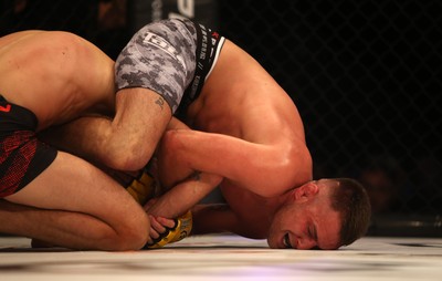 290918 - Cage Warriors 97 - Cardiff's Kris Edwards (Grey shorts) v Brian Bouland (Black shorts) - 