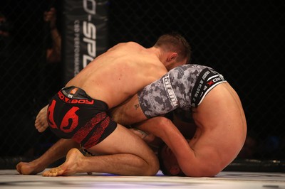 290918 - Cage Warriors 97 - Cardiff's Kris Edwards (Grey shorts) v Brian Bouland (Black shorts) - 