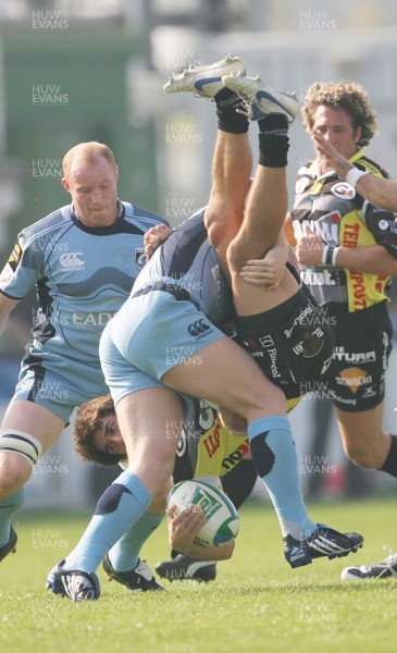 11.10.08 Calvisano v Cardiff Blues... Cardiff's Tom Shanklin upends Ludovica Nitoglia. 