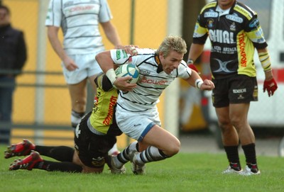 091206 Calvisano v Ospreys -  Ospreys Justin Marshall scores try 