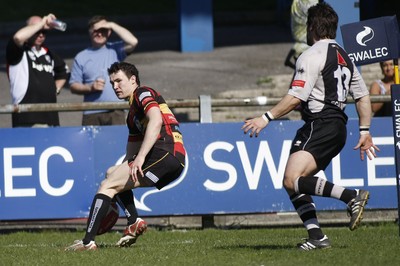 17.04.10 Carmarthen Quins RFC v Pontypridd RFC - Swalec Cup semi final - Carmarthen's Anthony Rees touches down in the corner to score. 