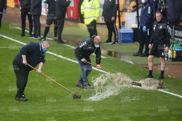 101020 - Cambridge United v Newport County - Sky Bet League 2 - Grounds men clearing up the excess water at half time 