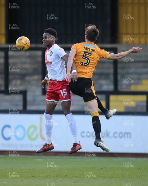 161217 - Cambridge United v Newport County, Sky Bet League 2 - Shawn McCoulsky of Newport County beats Greg Taylor of Cambridge United to the ball