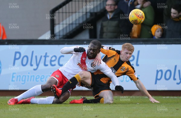 161217 - Cambridge United v Newport County, Sky Bet League 2 - Frank Nouble of Newport County and Bradley Halliday of Cambridge United compete for the ball