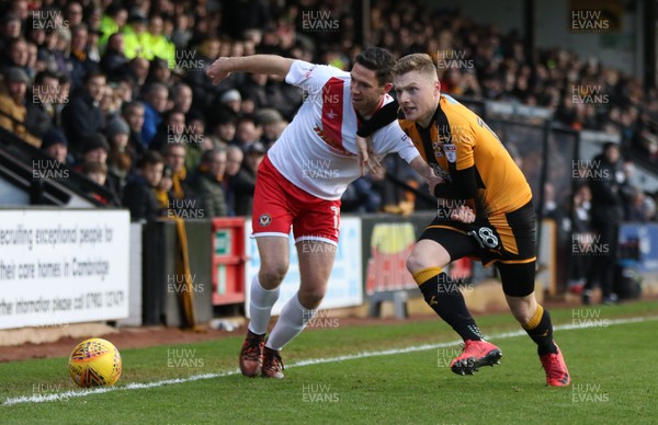 161217 - Cambridge United v Newport County, Sky Bet League 2 - Ben Tozer of Newport County and George Maris of Cambridge United compete for the ball