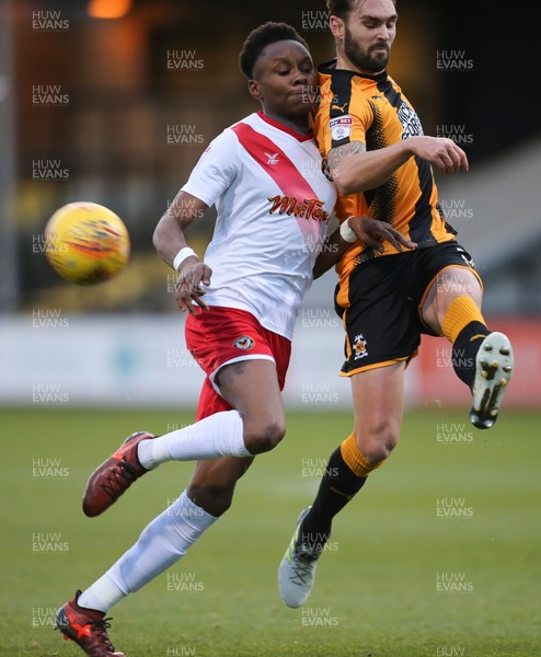 161217 - Cambridge United v Newport County, Sky Bet League 2 - Shawn McCoulsky of Newport County challenges Greg Taylor of Cambridge United as he looks to win the ball