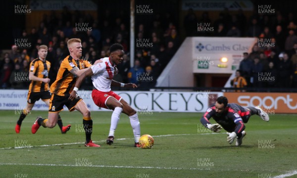 161217 - Cambridge United v Newport County, Sky Bet League 2 - Shawn McCoulsky of Newport County shoots to score goal