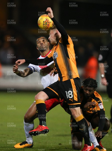 161217 - Cambridge United v Newport County, Sky Bet League 2 - George Maris of Cambridge United competes with Joss Labadie of Newport County for the ball