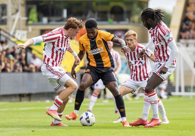 300825 - Cambridge United v Newport County - Sky Bet League 2 - Cambridge United’s Sullay Kaikai tackled by Newport County’s Michael Spellman and Newport County’s Cameron Antwi 