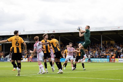 300825 - Cambridge United v Newport County - Sky Bet League 2 - Cambridge United’s Jake Eastwood wins the ball 