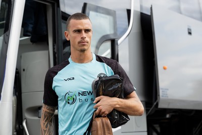 300825 - Cambridge United v Newport County - Sky Bet League 2 - Newport County’s Nik Tzanev