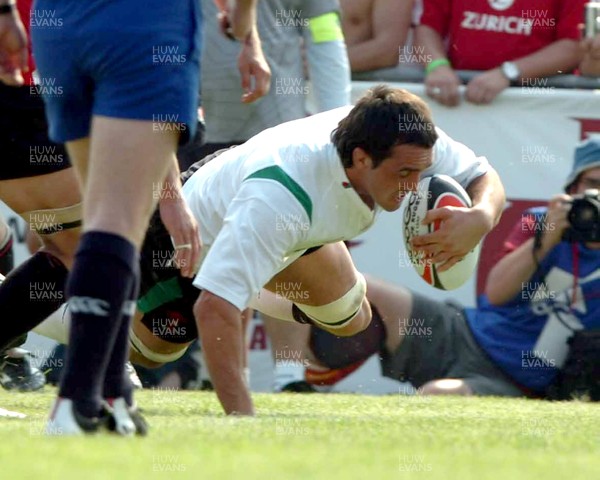 11.06.05  CANADA v WALES ,Toronto.  Jonathan Thomas scores his second try.   