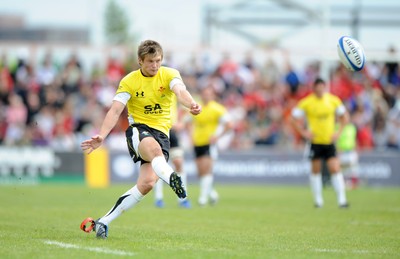 30.05.09 - Canada v Wales - Wales' Dan Biggar converts a penalty. 