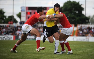 30.05.09 - Canada v Wales - Wales' Tom James breaks through to score try. 