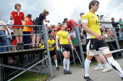 30.05.09 - Canada v Wales - Wales' Jonathan Spratt and Sam Warburton run out. 