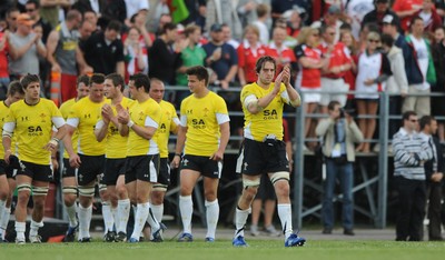 30.05.09 - Canada v Wales - Wales captain Ryan Jones applauds the fans. 