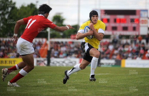30.05.09 - Canada v Wales - Wales' Tom James breaks through to score try. 