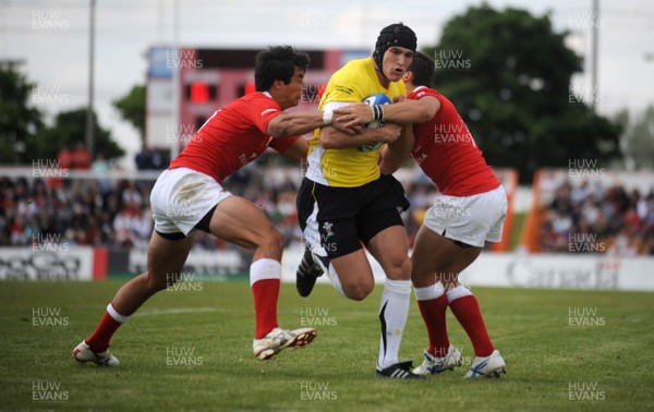 30.05.09 - Canada v Wales - Wales' Tom James breaks through to score try. 