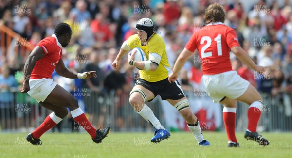 30.05.09 - Canada v Wales - Wales' Ryan Jones goes on the attack. 