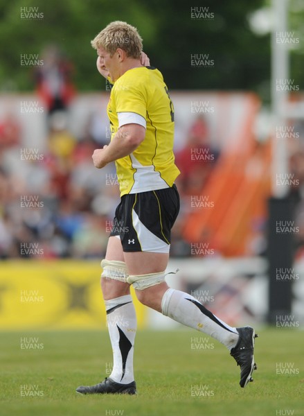 30.05.09 - Canada v Wales - Wales' Bradley Davies goes off with an injury. 