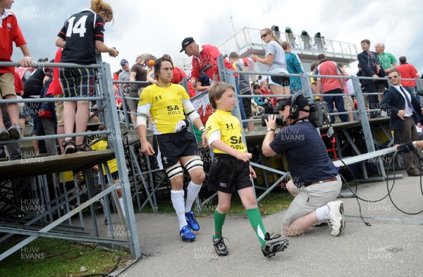 30.05.09 - Canada v Wales - Wales' Ryan Jones and mascot lead out the team. 