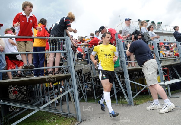 30.05.09 - Canada v Wales - Wales' Daniel Evans runs out. 