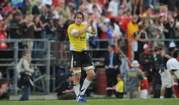 30.05.09 - Canada v Wales - Wales captain Ryan Jones applauds the fans. 