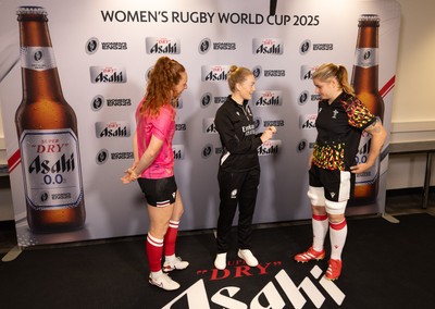 300825 - Canada v Wales, Women’s Rugby World Cup - Bethan Lewis of Wales and Alexandra Tessier of Canada during coin toss