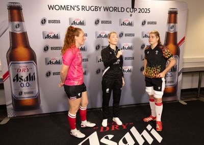 300825 - Canada v Wales, Women’s Rugby World Cup - Bethan Lewis of Wales and Alexandra Tessier of Canada during coin toss