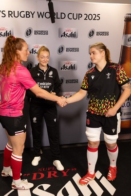 300825 - Canada v Wales, Women’s Rugby World Cup - Bethan Lewis of Wales and Alexandra Tessier of Canada during coin toss