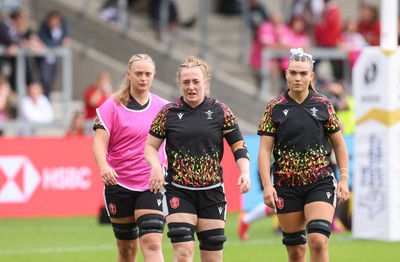 300825 - Canada v Wales, Women’s Rugby World Cup - Tilly Vucaj of Wales, Abbie Fleming of Wales and Bryonie King of Walesduring warm up ahead of the match