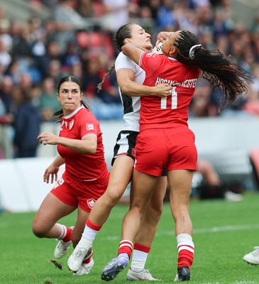 300825 - Canada v Wales, Women’s Rugby World Cup - Jasmine Joyce-Butchers of Wales and Asia Hogan-Rochester of Canada compete for the ball