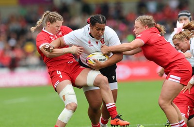 300825 - Canada v Wales, Women’s Rugby World Cup - Sisilia Tuipulotu of Wales test the Canadian defence
