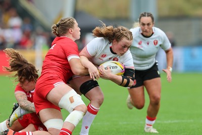 300825 - Canada v Wales, Women’s Rugby World Cup - Abbie Fleming of Wales takes on Gabrielle Senft of Canada