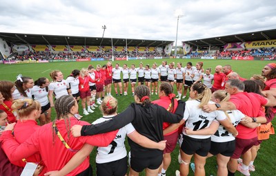 300825 - Canada v Wales, Women’s Rugby World Cup - The Wales team huddle up at the end of the match
