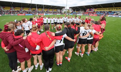300825 - Canada v Wales, Women’s Rugby World Cup - The Wales team huddle up at the end of the match