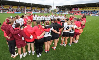 300825 - Canada v Wales, Women’s Rugby World Cup - The Wales team huddle up at the end of the match