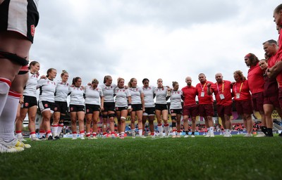 300825 - Canada v Wales, Women’s Rugby World Cup - The Wales team huddle up at the end of the match