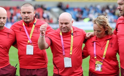 300825 - Canada v Wales, Women’s Rugby World Cup - Sean Lynn, Wales Women head coach, speaks to the team at the end of the match