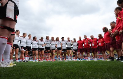 300825 - Canada v Wales, Women’s Rugby World Cup - The Wales team huddle up at the end of the match
