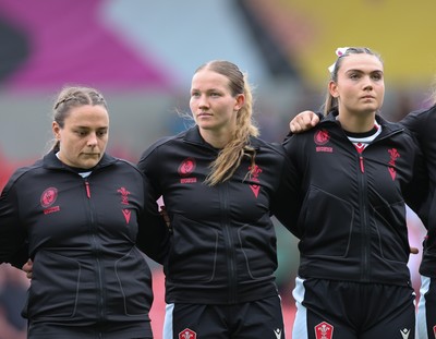 300825 - Canada v Wales, Women’s Rugby World Cup - Left to right, Jenni Scoble, Carys Cox and Bryonie King of Wales line up for the anthems