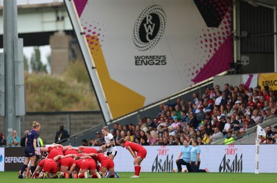 300825 - Canada v Wales, Women’s Rugby World Cup - Keira Bevan of Wales waits to put the ball in