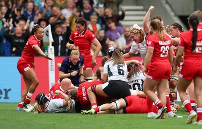 300825 - Canada v Wales, Women’s Rugby World Cup - Kelsey Jones of Wales crosses the line but the try is not given