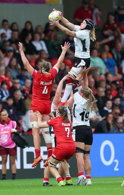 300825 - Canada v Wales, Women’s Rugby World Cup - Bethan Lewis of Wales wins the line out