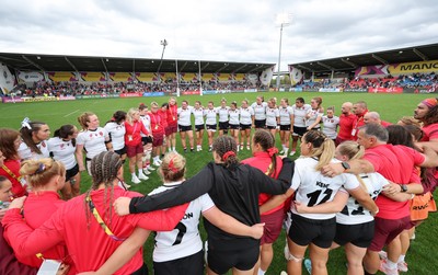 300825 - Canada v Wales, Women’s Rugby World Cup - The Wales team huddle up at the end of the match
