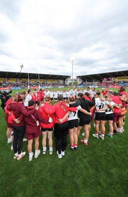 300825 - Canada v Wales, Women’s Rugby World Cup - The Wales team huddle up at the end of the match