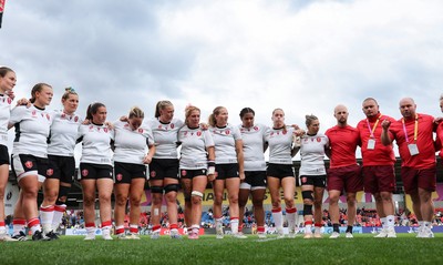 300825 - Canada v Wales, Women’s Rugby World Cup - The Wales team huddle up at the end of the match